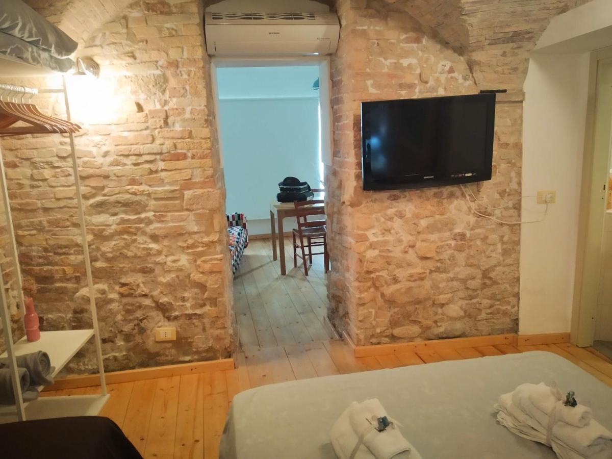 Bed and Breakfast La Finestra Sul Cortile Атрі Екстер'єр фото